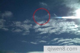美国一男子拍到UFO飞越天空的过程 专家还不能确定