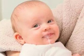 宝宝总是容易吐奶是什么原因引起的？