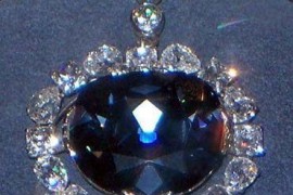 这颗距今300多年的钻石，虽是无价之宝，但世界上无人敢私藏！