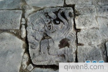 墨西哥古神庙发现神秘石刻 上演古代版星球大战