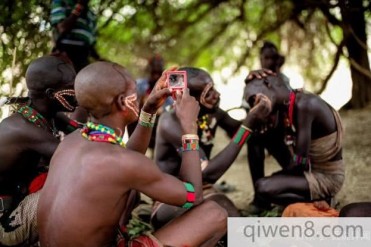 现代文明中纯粹的原始人部落