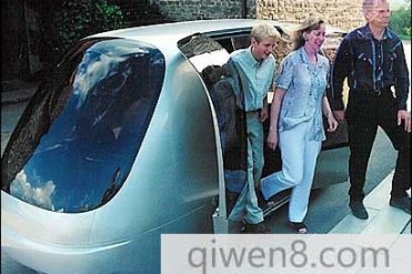 世界上第一辆无人驾驶的轻轨列车