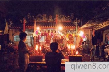 因为我弄坏了中堂里的神仙像,就害的妈妈出了大...