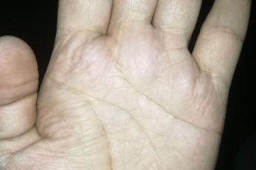 有真会看的吗?帮忙看下手相