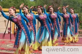 维吾尔族的民族服装是怎样的?有着什么样的特色?