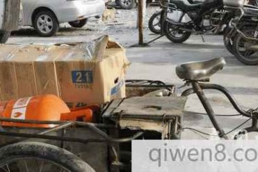 三轮车撞宝马:你这么有钱,为什么一定要我赔