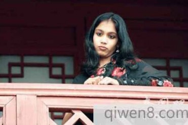 辣眼睛!印度女生不许上公共厕所,只可夜深时去野外