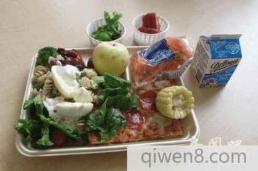 不同国家小学生午餐又是什么样的?