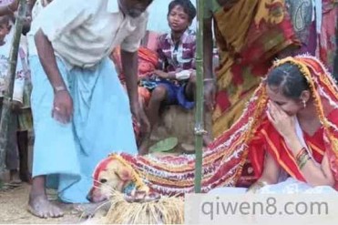 印度女性地位低下 3个风俗可怕的风俗成为少女的...