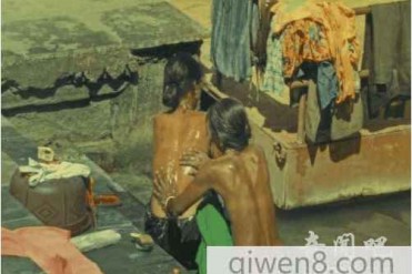 露天沐浴!为何印度人都喜欢在户外洗澡?