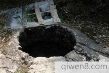 冒犯”天神“??男子抽干古井后发现“”村民都下跪磕头