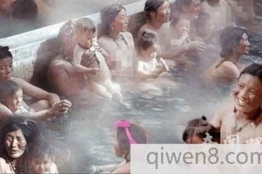 莲花生大师开过光温泉,男女仅隔一木板洗澡