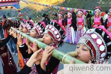 神奇的怒江风俗:美女们都是这样来迎接客人的