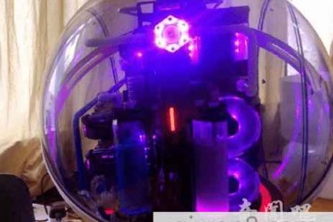 女主播晒豪华吃鸡主机,网友:这是烫头机吗,还...