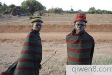 解密卡拉莫家族:一个禁止女人穿裤子的民族