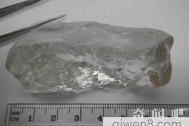 安哥拉发现史上最大的钻石:重404克拉 信用卡大小