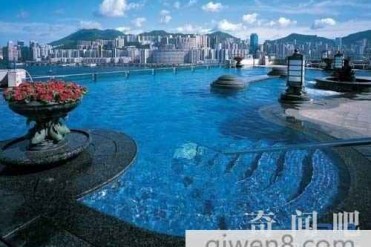 世界上最疯狂的空中游泳池屋顶游泳池