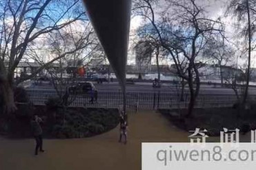 世界上最长的自拍杆:长9.57米