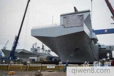 英国海军最大航母下水