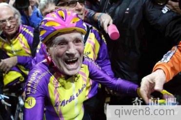 105岁老人创造踩单车1小时22公里多的世界纪录