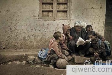 中国最穷的地方吃不起肉 人畜同住一个屋檐