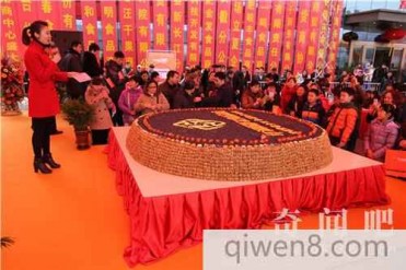 世界上最大的切糕:直径达3米 重达2015.8斤