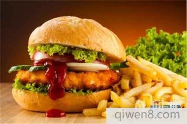 世界上最恶心的人 店员拿汉堡擦经血