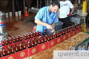 60秒内打开啤酒瓶最多的人:美国佬本杰明皮隆