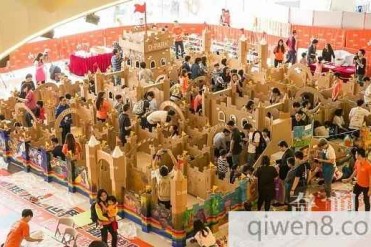 世界上最大的硬纸板雕塑 成长迷宫10米x10米