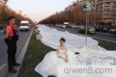 世界上最长的婚纱:裙摆长1.85英里
