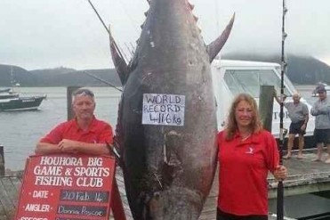 世界最大的鲔鱼:重达417公斤