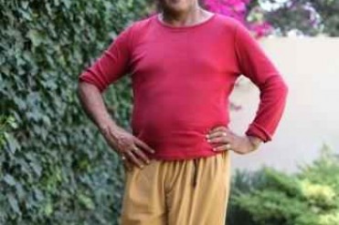 世界上丁丁最大的男人,裤裆间夹的肉棍甚至影响...