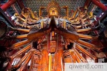 世界最大的金漆木雕千手千眼观音像:高27.21公尺