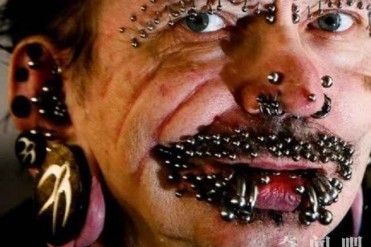 世界上穿孔最多人:德国男子巴克霍兹 你敢看吗?