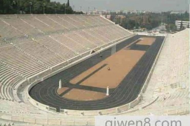 世界上第一届奥运会在希腊首次举行