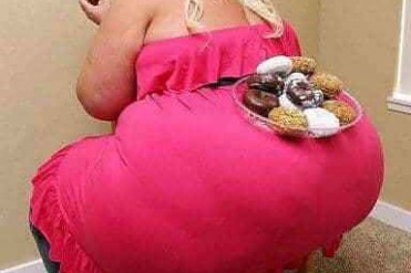 美国女子巨臀半年赚近2.8万美元