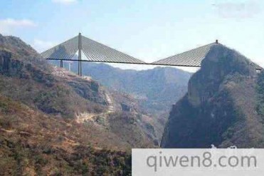 世界上最高的吊桥墨西哥巴鲁阿特大桥高达403米