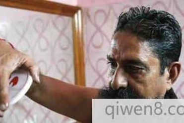 世界最长胡子可以像辫子一样盘起来