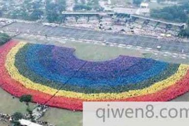 世界上最大的人类彩虹