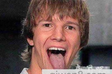 世界上最长的舌头可以舔到眼睛能随意变形