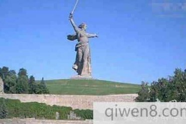 世界上最高的塑像身髙52米重达6000吨