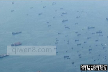 史上最庞大幽灵船队聚集新加坡海岸 船运下降船只...