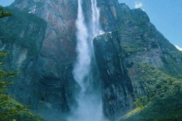 世界上落差最大的瀑布 安赫尔瀑布落差达979米