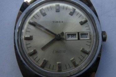 世界上最早的电子手表(用电磁摆轮代替发条驱动)