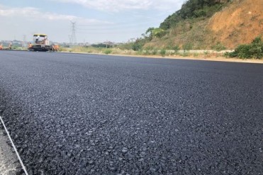 沥青混凝土一立方多少吨