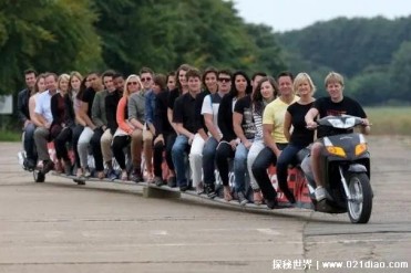 世界上最长的踏板摩托车 由英国人开发长22米(可...