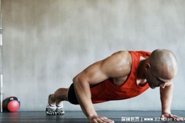 世界上俯卧撑次数最多的人 一个小时完成2220个(...