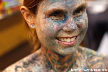 世界上纹身最多的女人 全身95%的皮肤做了纹身(身...