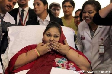 世界上最胖的女性 体重达1000斤在床上躺了25年(...