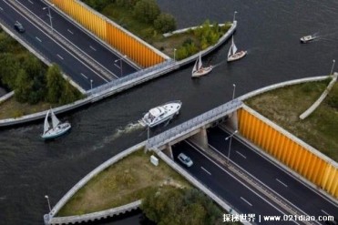 世界上最神奇的一座桥 船从桥上走车从桥下走(位...